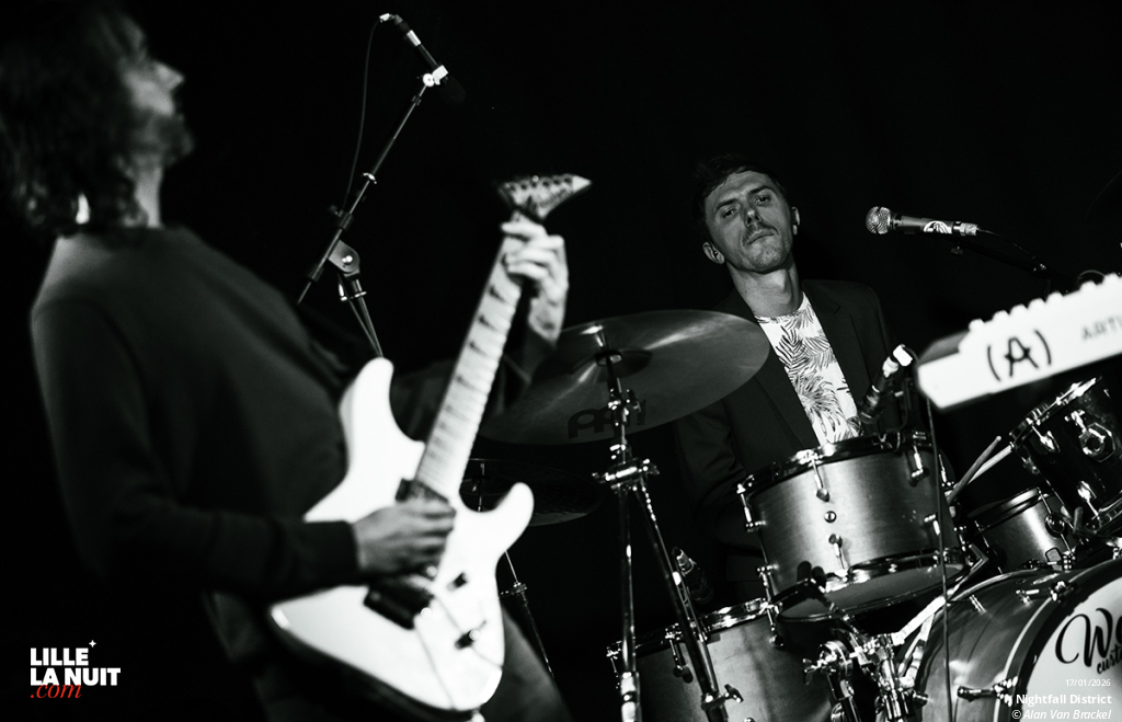 Between Monsters and Shadows à la Brat Cave : Nightfall District + Kill The Hollow + Sweet Monsters en live - photo n°5