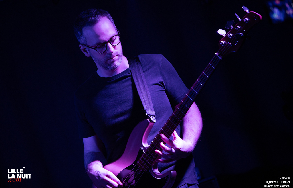 Between Monsters and Shadows à la Brat Cave : Nightfall District + Kill The Hollow + Sweet Monsters en live - photo n°3