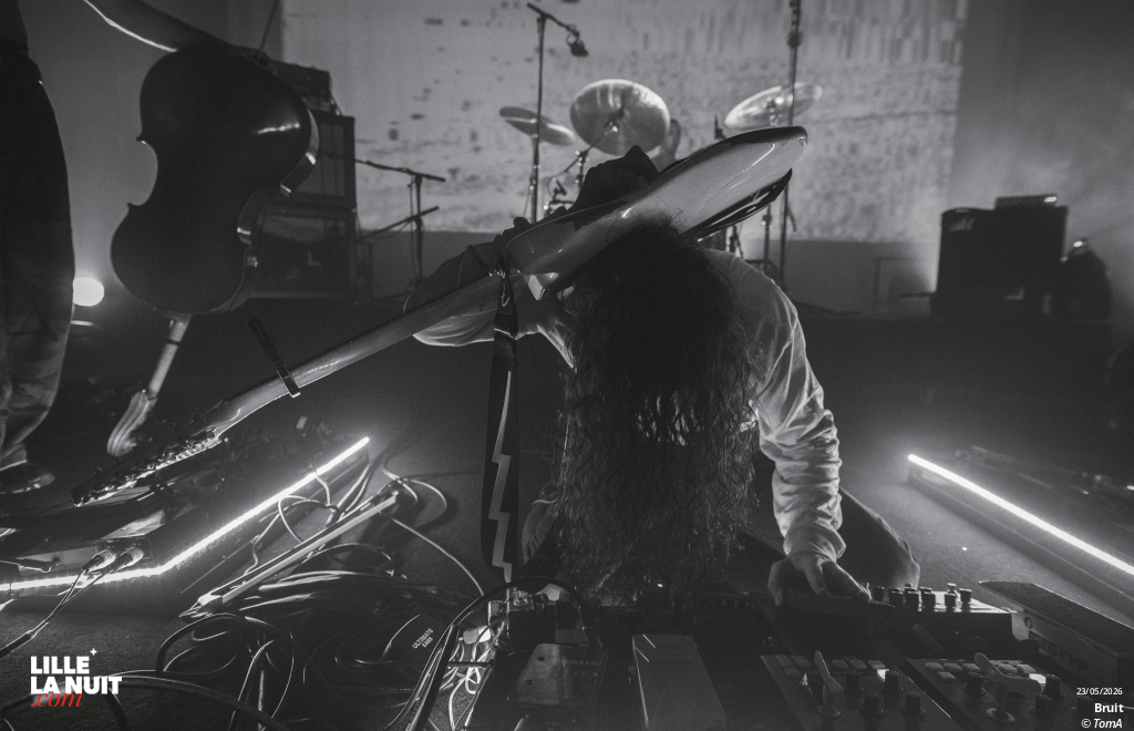 Bruit ≤ + It It Anita au Grand Mix en live - photo n°4