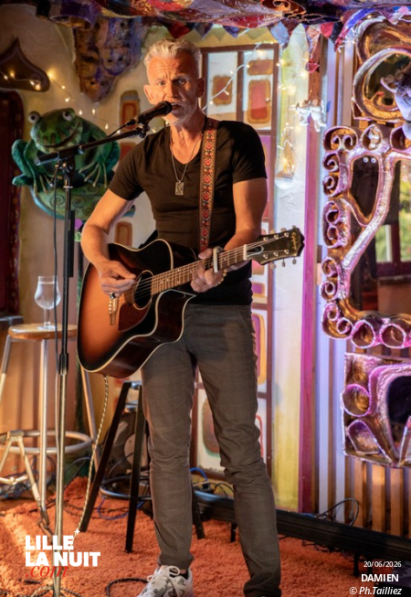 Damien, chanteur des Amis de la lune en solo à l&rsquo;estaminet Des mots à la Bouche en live - photo n°5