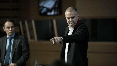 « Adults in the Room » : Costa-Gavras signe un film passionnant  et engagé sur la crise grecque
