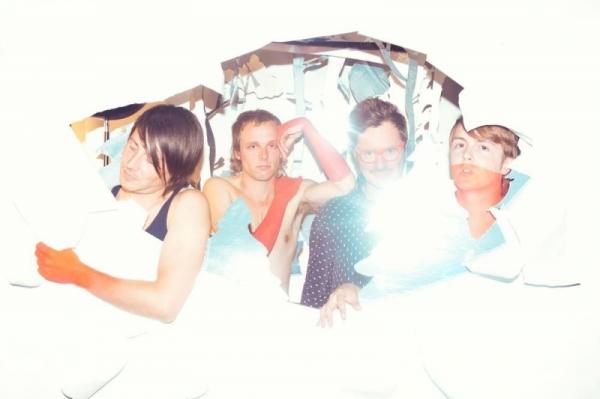 The Van Jets à la Péniche