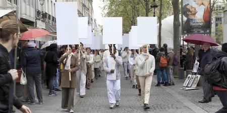 Blank Placard Dance, Replay : les panneaux blancs erreront de Lille au LaM