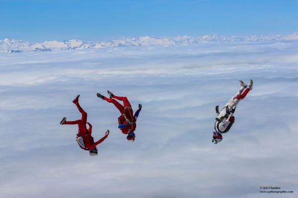 Les équipes de France de parachutisme artistique s’entraînent à Maubeuge