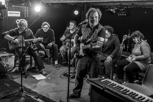 Graham Lambkin & Mark Harwood + Humming dogs