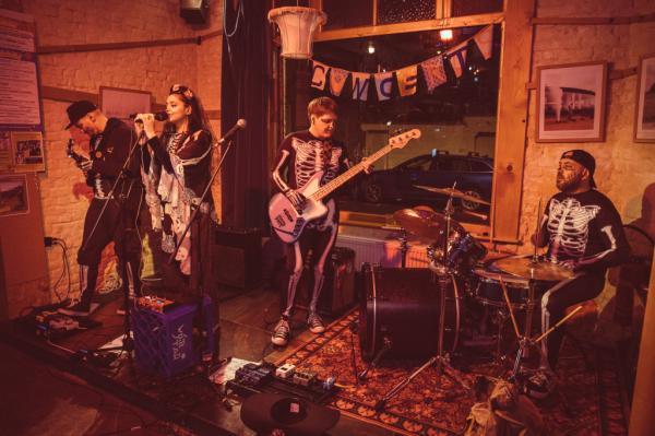 Cauliflowers + She Is The Link au Tok Ici