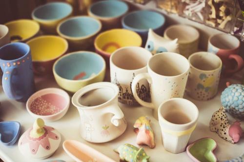 Le Popcup Café propose en Click & Collect des céramiques à peindre